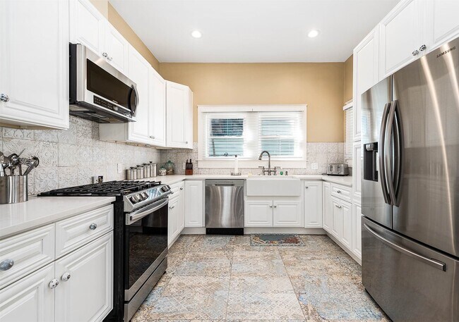 Building Photo - 3811 Avenue O