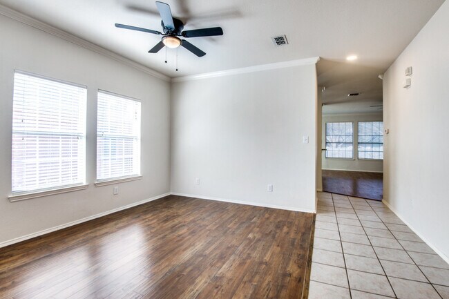 Building Photo - 5121 Timber Park Dr