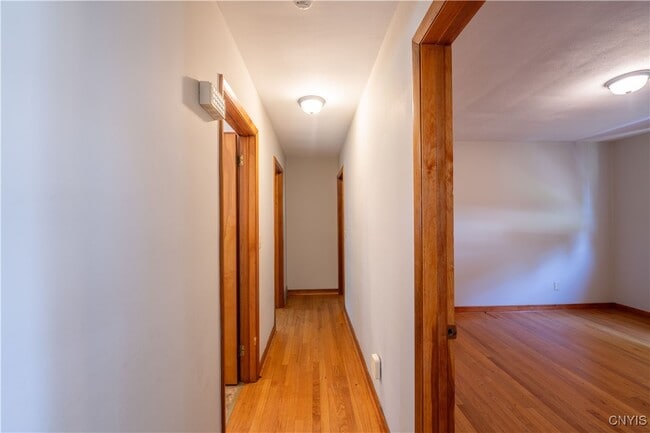 Building Photo - 8686 Maple Ln