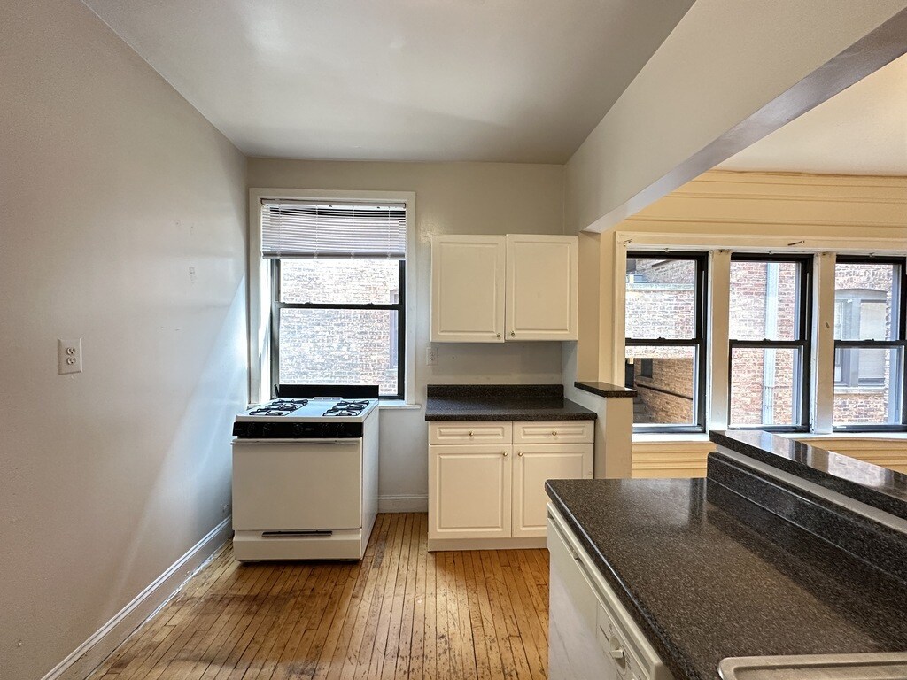Building Photo - 1312 Oak Ave