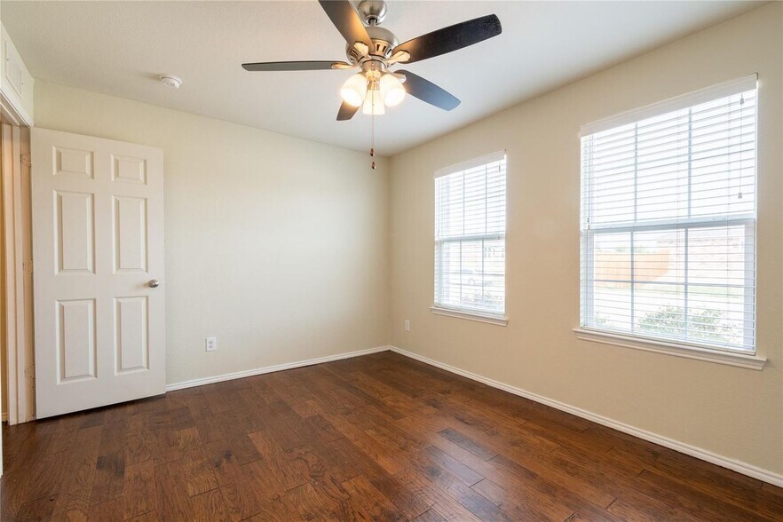 Building Photo - 5829 Mountain Bluff Dr