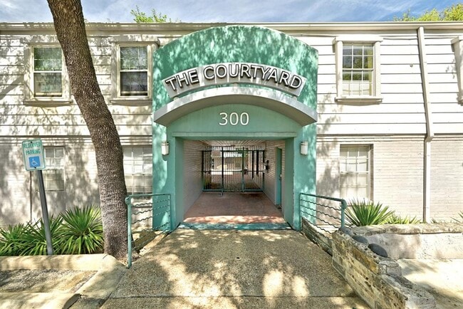 Building Photo - 300 Crockett St