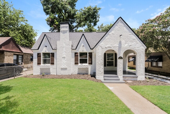 Primary Photo - Stylish and Modern Living Minutes from Dow...
