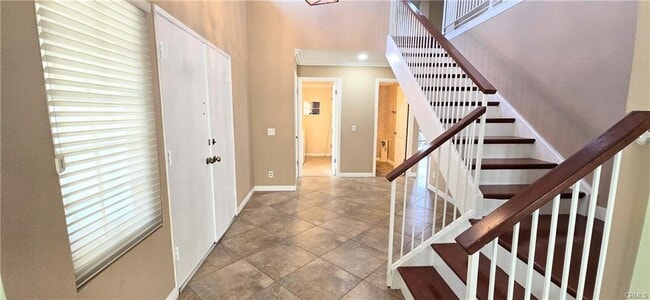 Building Photo - 1400 Post Rd