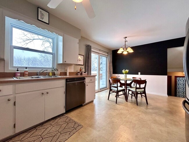 Building Photo - Four Bedroom Home in Southeast Grand Rapids