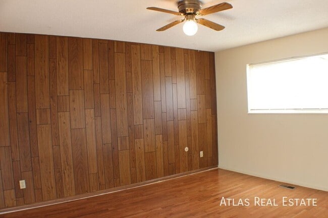 Building Photo - 9415 Brentwood St