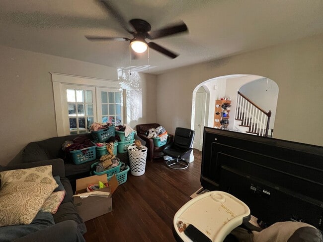 Building Photo - Spacious 4-Bedroom Home