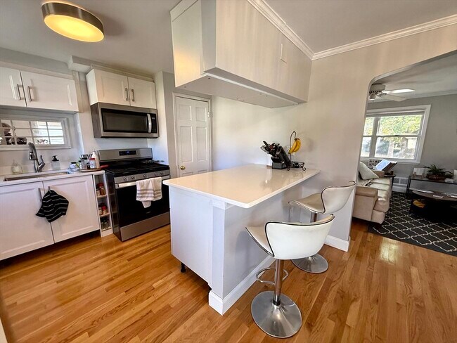 Building Photo - 31 York Ave