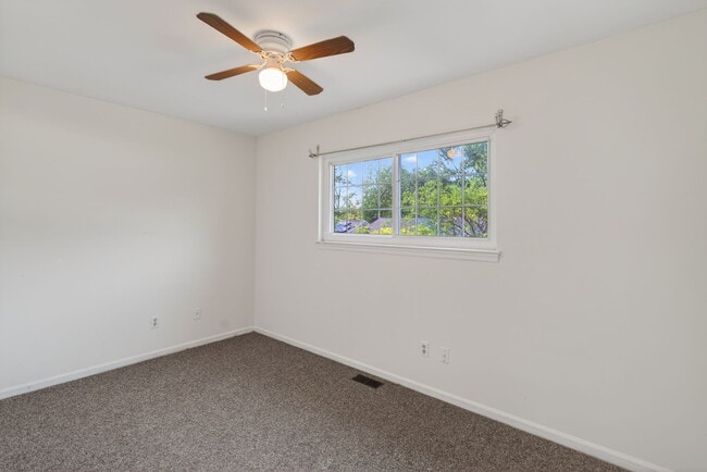 Building Photo - 195 Bentley Dr