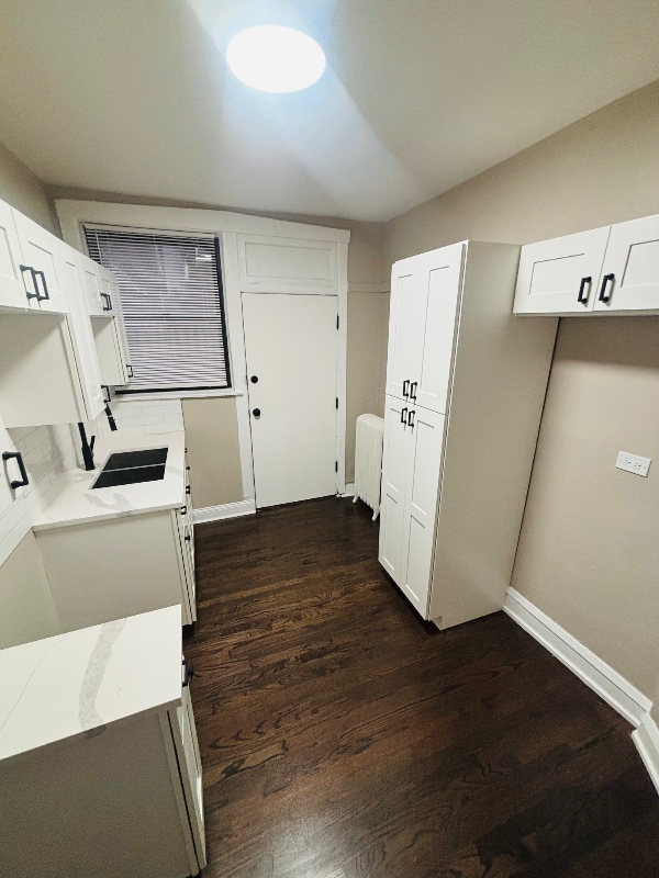 Building Photo - 704 E 80th St