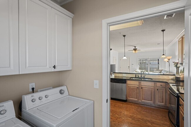 Building Photo - Plainsview Condo | 2 Bed 2 Bath