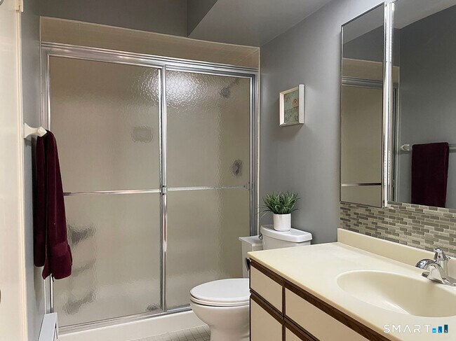 Building Photo - 6 Heritage Crest Dr