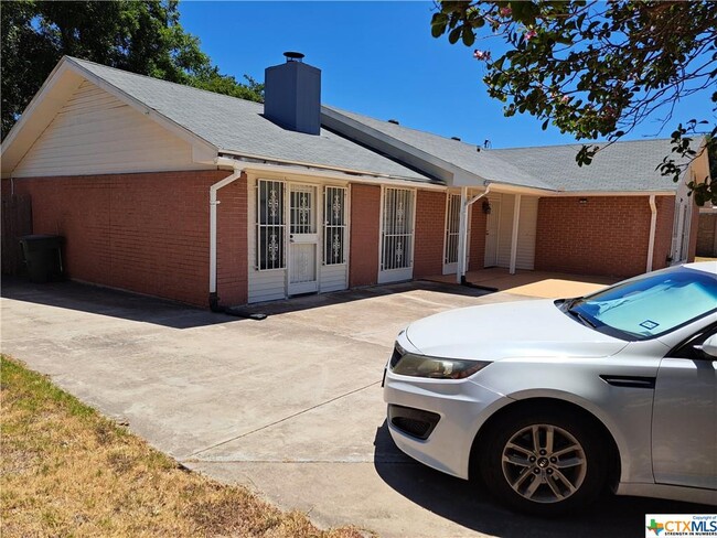 Building Photo - 2308 Lily Dr