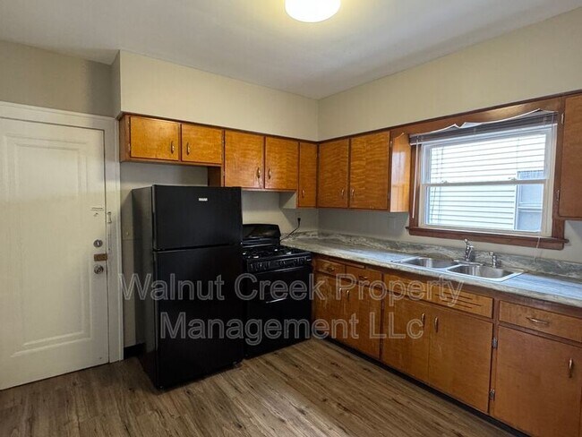 Building Photo - 17812 E Park Dr