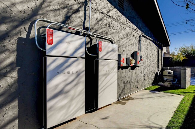 Building Photo - 2523 Palma Vista Ave