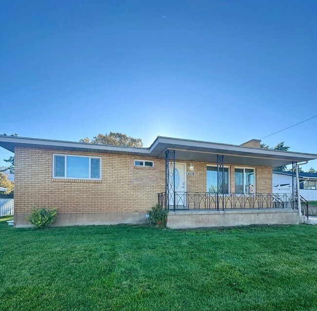 Primary Photo - Seasonal Special – 4 Bed Home in South Ogd...