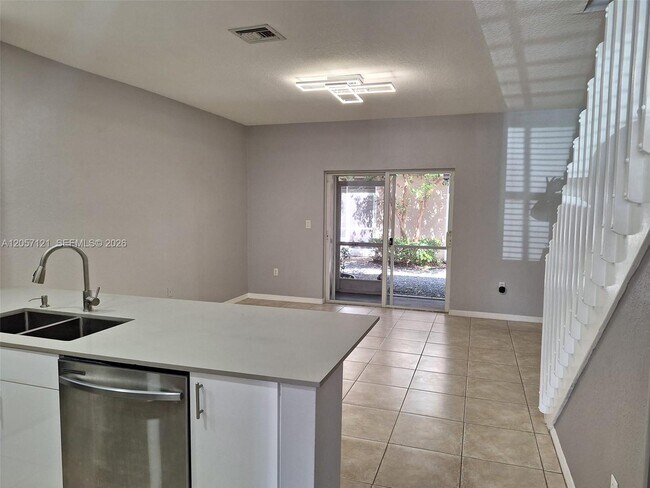 Building Photo - 5761 NW 115th Ct