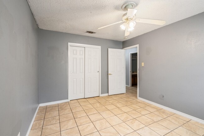 Building Photo - 334 Inspiration Way