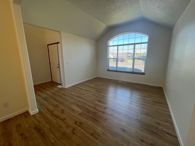 Building Photo - 7403 Shadowwood Ct NE
