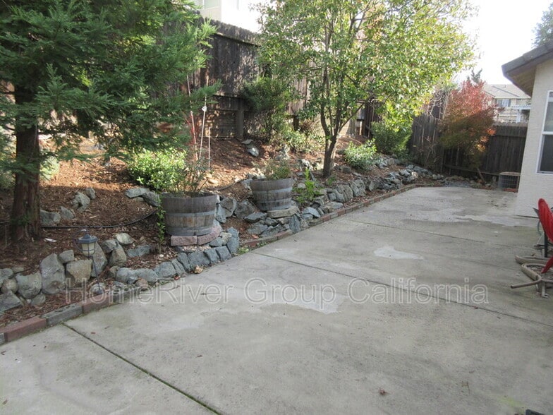 Building Photo - 121 Gilded Rock Cir