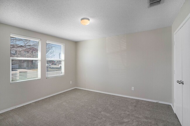 Building Photo - Beautifully Crafted 4-2-2 in Fort Worth!