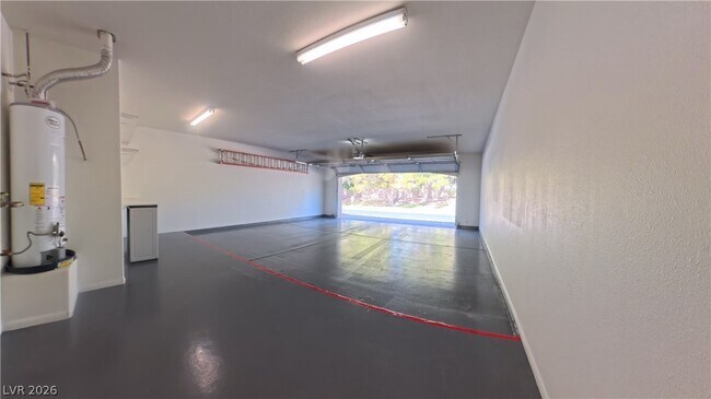 Building Photo - 2050 W Warm Springs Rd