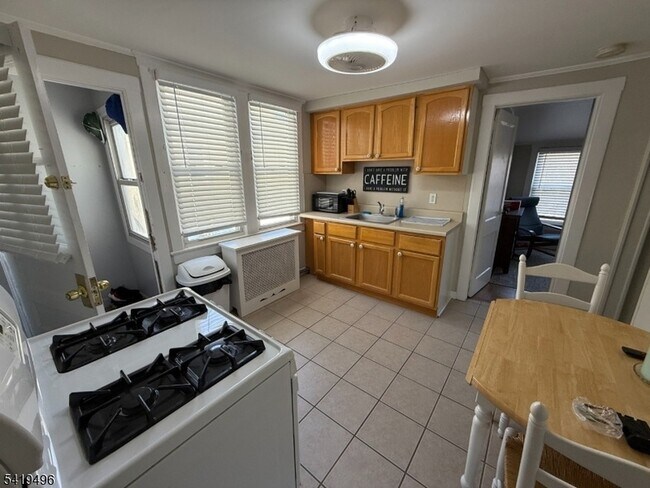 Building Photo - 22 Lincoln Ave