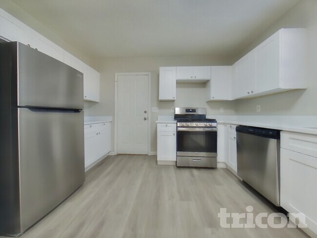 Building Photo - 5132 Meadows Lake Dr