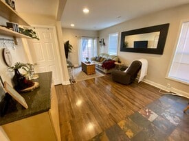 Unit 1 - 4538 Wentworth Ave