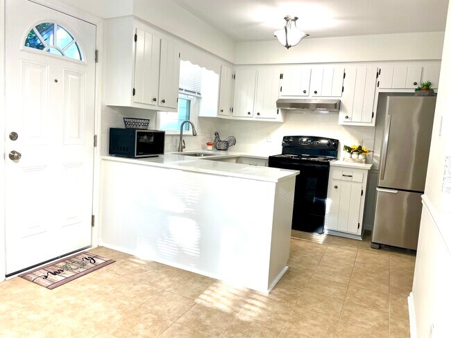 Building Photo - 102 Chevis Dr