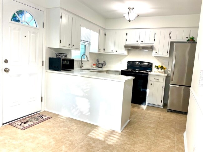 Primary Photo - 102 Chevis Dr