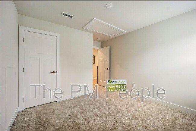 Building Photo - 32 Wiltshire Cir