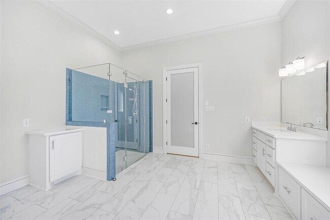 Building Photo - 201 Mayerling Dr