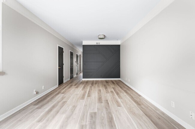 Building Photo - Awesome updated 2BR/1.5BA townhome in Bell...