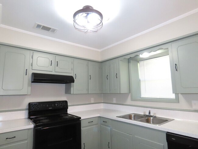 Building Photo - 10556 Twin Oaks Dr