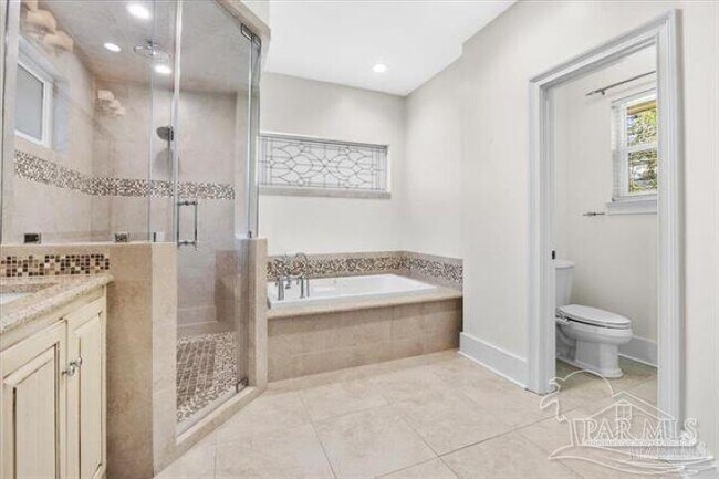 Building Photo - 4700 Bohemia Dr