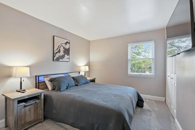 Building Photo - 2621 Wingate Ct
