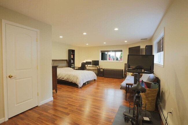 Building Photo - 443 Wilfred Terrace