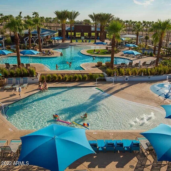 Building Photo - 2948 N Evergreen St