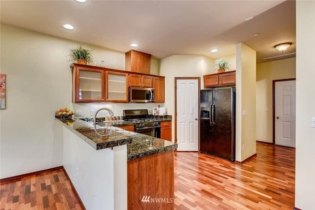 Building Photo - Large 3 Bedroom Townhouse - Bothell!