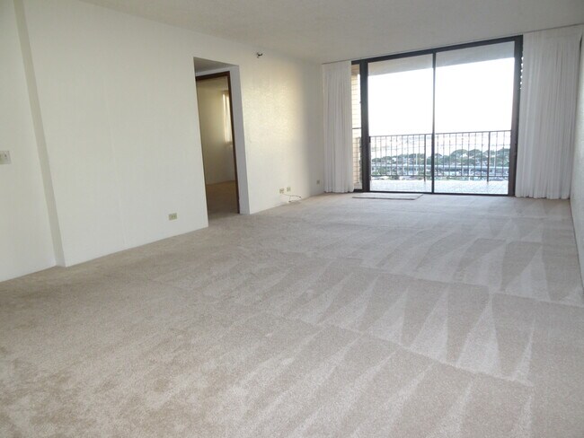 Living room - 98-487 Koauka Loop