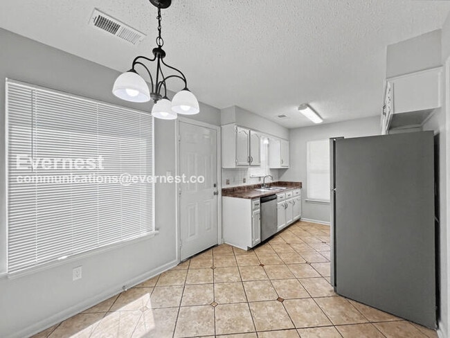 Building Photo - 1984 Custer Dr