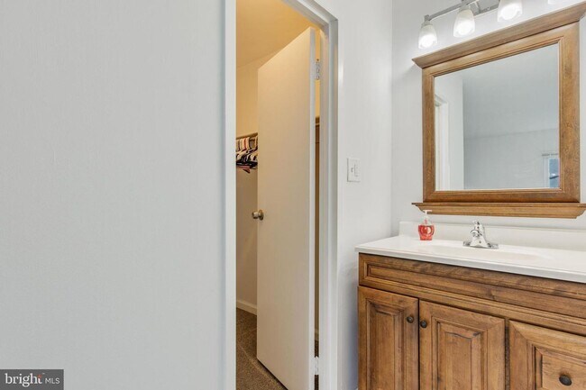 Building Photo - 350 Gatewater Ct