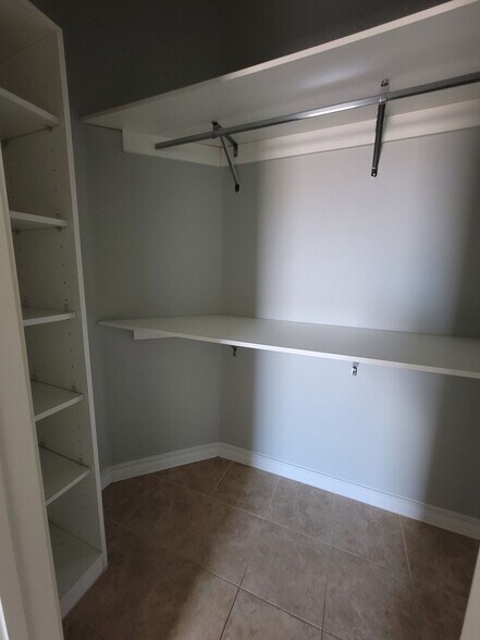 Building Photo - 306 S 25th St