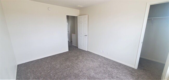 Building Photo - 2 Bedroom 1.5 Bathroom & 1 Car Garage For ...