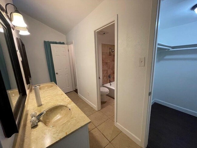 Building Photo - 5100 Galen Ct