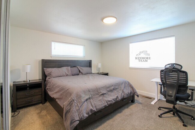 Building Photo - FURNISHED: 5 Bedroom, 2 Bath Home in Kennewick