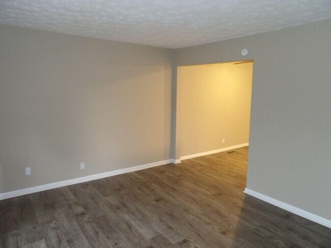 Building Photo - 176 Landings Dr