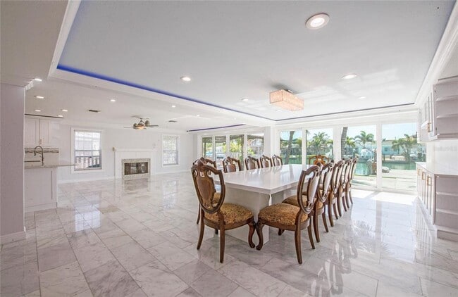 Building Photo - 551 Crystal Dr