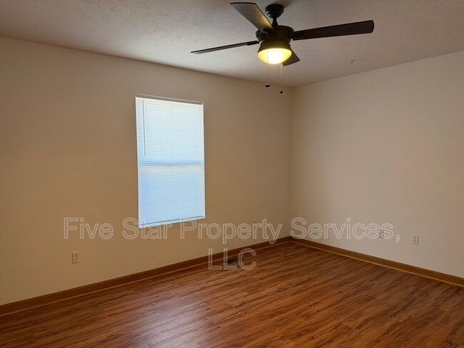 Building Photo - 5101 Dove Dr